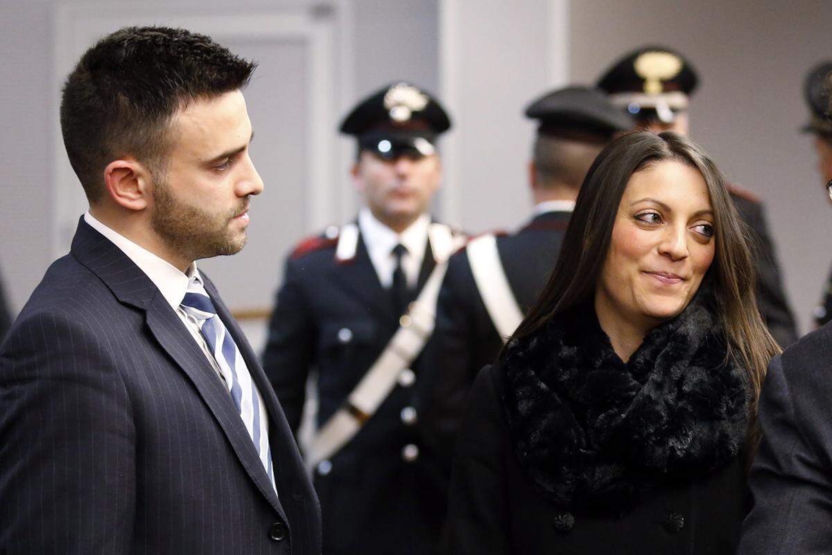 Das Florentiner Apellationsgericht verhängt 28,5 Jahre Haft wegen Mordes über Amanda Knox, Raffaele Sollecito erhält 25 Jahre Haft.