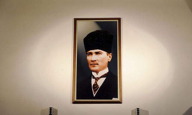 Portrait von Mustafa Kemal Atatürk
