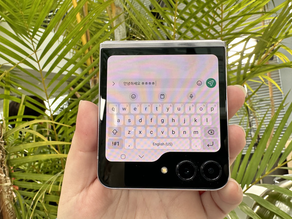 … direkt Nachrichten verschickt werden. Das Gerät muss dafür nicht mehr komplett aufgeklappt werden. 
