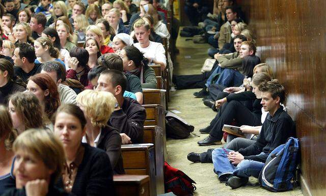 Symbolfoto: Überfüllter Hörsaal an der Uni Wien