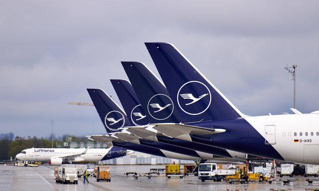 Die AUA-Mutter Lufthansa muss deutliche Abstriche an ihrer Gewinnprognose machen.