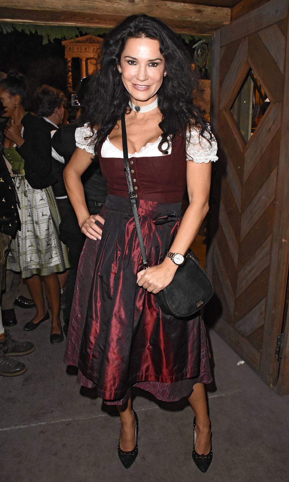 Schauspielerin Mariella Ahrens durfte im Festzelt "Zur Bratwurst" das Fass anstechen.
