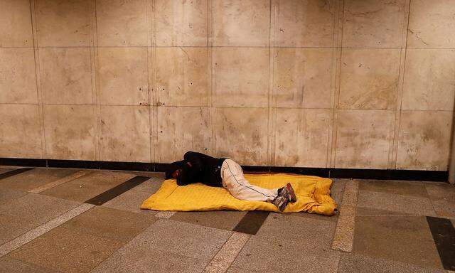 Vor allem in Unterführungen sollen Obdachlose in Ungarn künftig nicht mehr sichtbar sein.