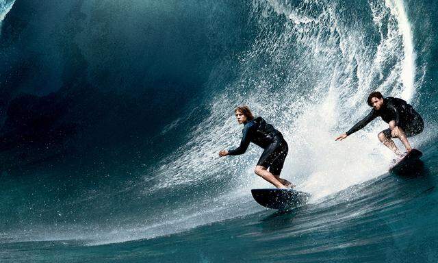 FBI-Aspirant Johnny (Luke Bracey) wird in die verbrecherische Extremsporttruppe um Bodhi (?dgar Ramírez) eingeschleust: Das ist Anlass für halsbrecherische Surfszenen, die den Film „Point Break“ ausmachen.