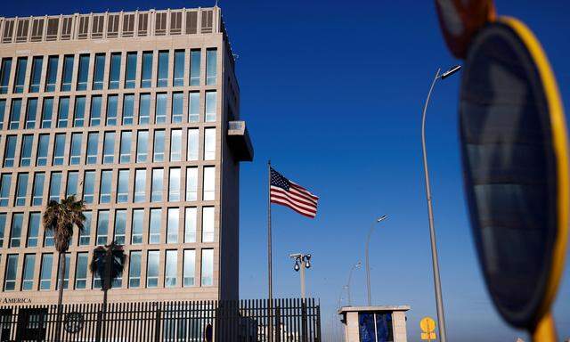 Die US-Botschaft in Havanna an der Hafenpromenade Malecón.