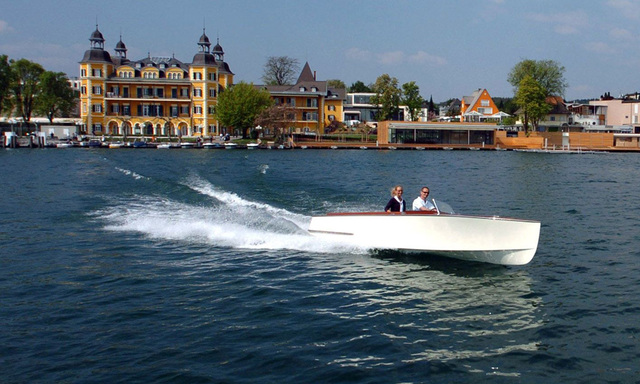 ELEKTROBOOT �JULIKA 660�