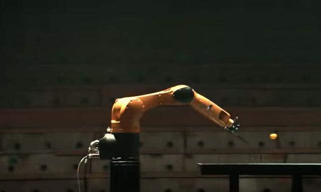 Einen Tischtennis-Roboter hat Kuka bereits entwickelt. 