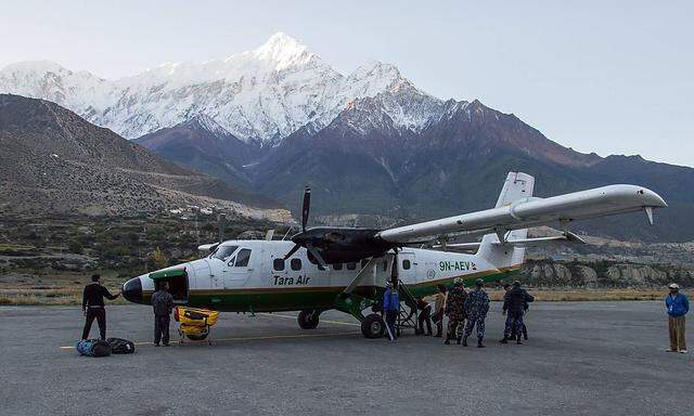 Ein Rettungsflugzeug in Nepal.