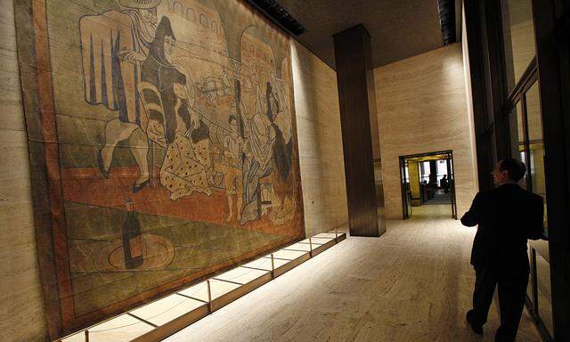 A 19-by-20-foot theater curtain ´Le Tricorne´  painted by Pablo Picasso in 1919 hangs at the Four Seasons restaurant in New York City