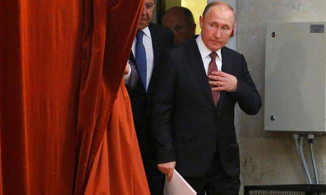 Wladimir Putin bei einem Treffen mit dem dipomatischen Corps in Moskau.
