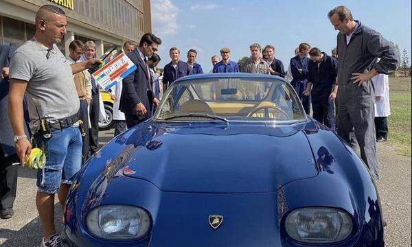 Am Filmset: Mit dem 350 GT von 1964 begann die nun verfilmte Lamborghini-Story.