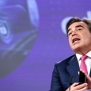 Margaritis Schinas, der für Migration zuständige Vizepräsident der EU-Kommission, kündigt einen Aktionsplan zur Westbalkanroute an. 