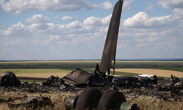 Nicht zum ersten Mal verlor die ukrainische Luftwaffe ein Flugzeug: Dieses Bild zeigt einen abgeschossenen Jet Mitte Juni