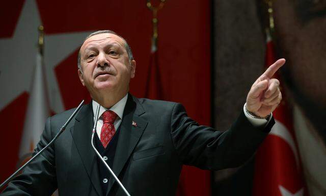 Erdoğan inszeniert sich selbst gern als „Feind der Zinsen“. 