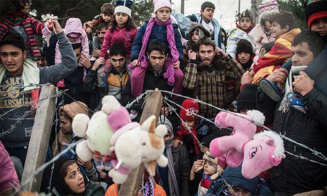Flüchtlinge an der griechisch-mazedonischen Grenze.