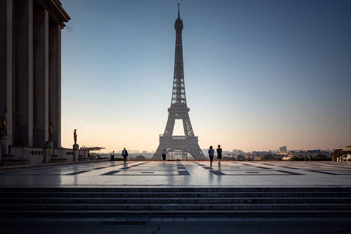 Nicht nur der Eiffelturm und Notre Dame, sondern auch die vielen charmanten Straßen und Bistros machen die französische Hauptstadt zu einer der fotogensten Städte der Welt.