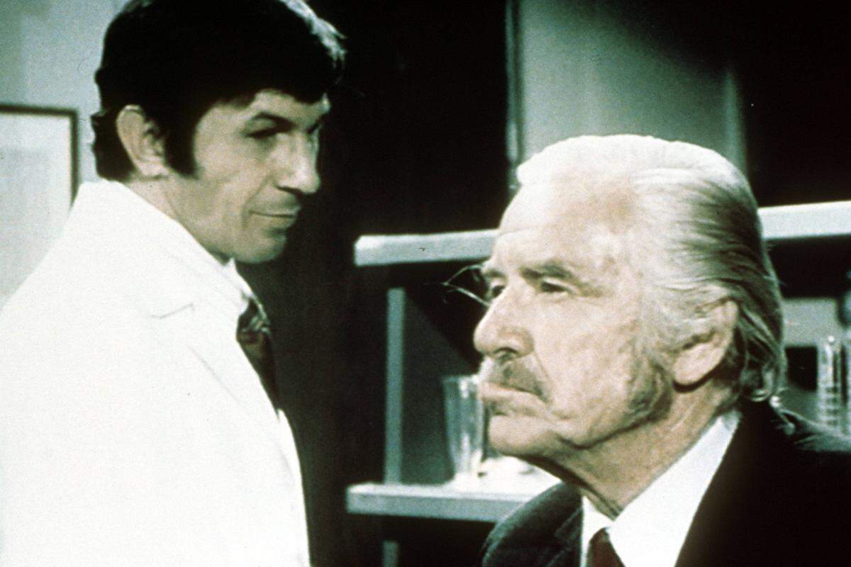 "Mr. Spock" war ohne Zweifel die Rolle seines Lebens, aber nicht seine einzige. 1973 spielte er in der Kultserie "Columbo" mit. In der Episode "A Stitch in Crime" mimte er einen skrupellosen Chirurgen.Fast dreißig Jahre später stattete er den Nerds von "The Big Bang Theory" einen Besuch ab, die natürlich alle große "Star Trek"-Fans sind.