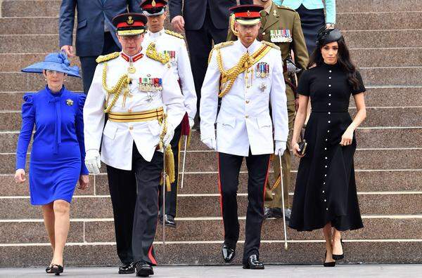 In Militäruniform und in Schwarz erschienen Prinz Harry und Herzogin Meghan zur Eröffnung des ANZAC Memorials im Hyde Park.    