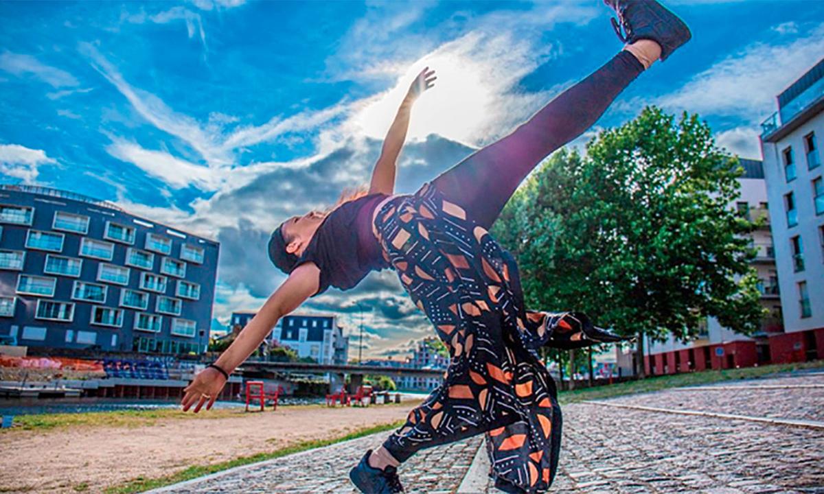 Marie Houdin unterrichtet Afro Caribbean Funk Grooves.