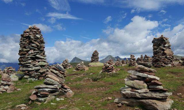 Eines der beliebtesten Wanderziele in den Sarntaler Alpen: die Stoanernen Mandln. 