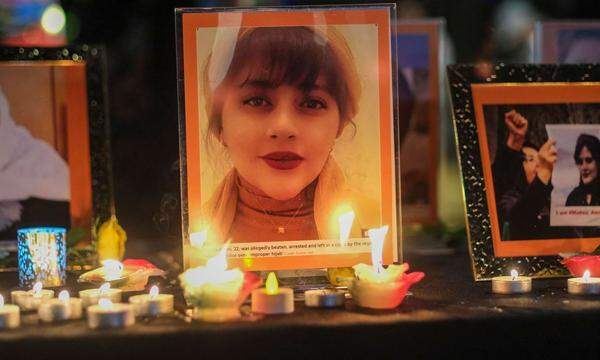 Der Tod der 22-jährigen Mahsa Amini Mitte in Gewahrsam der &quot;Sittenpolizei&quot; bewegt die Welt.  