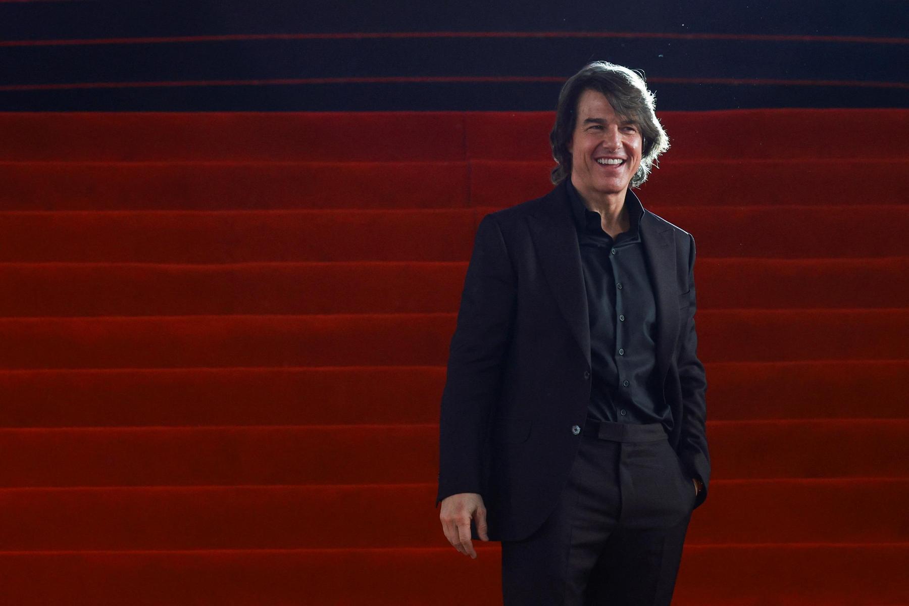 Tom Cruise gets world record with burning parachute – DiePresse.com