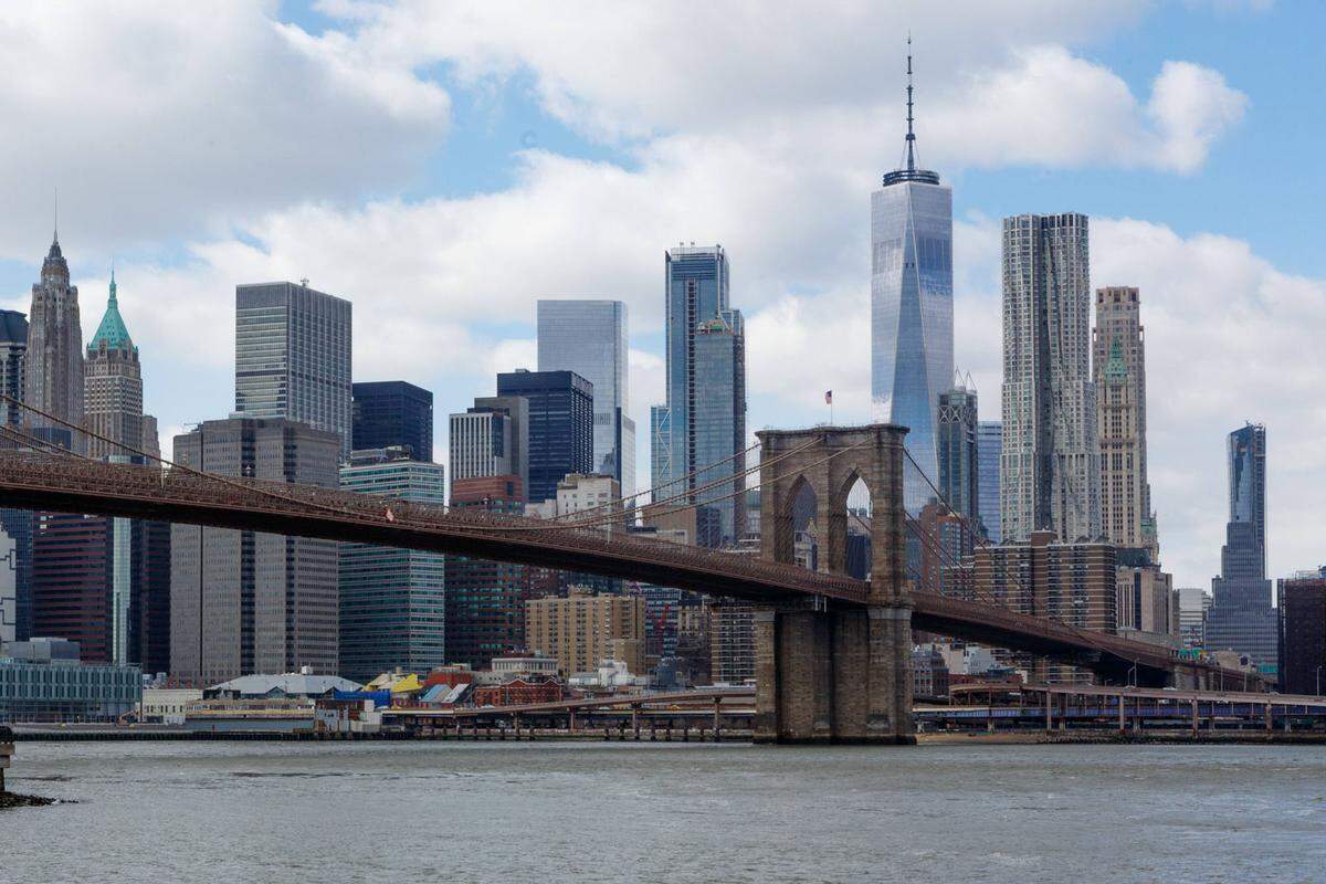 Die Brooklyn Bridge verbindet nicht nur Brooklyn und Manhattan, sondern ist auch eines der Touristenhighlights der Stadt.