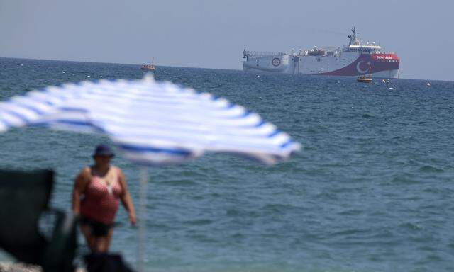 Die Oruç Reis vor der Küste Antalyas. Die Suche des türkischen Schiffes nach Bodenschätzen im Mittelmeer führt zu Spannungen mit Griechenland.