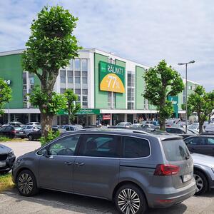 Die Fortführung des Betriebs der angeschlagenen Möbelkette Kika/Leiner ist vorerst gesichert. 