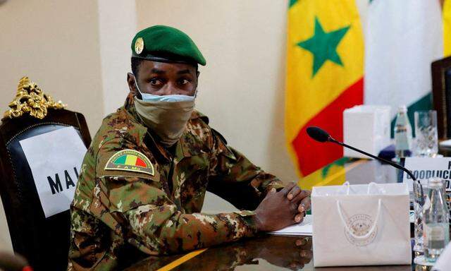 FILE PHOTO: FILE PHOTO: Colonel Assimi Goita, leader of Malian military junta, attends the Economic Community of West African States (ECOWAS) consultative meeting in Accra