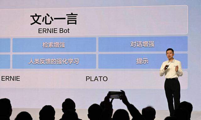 Wang Haifeng, CTO von Baidu, bei der Präsentation von Baidus KI-Chatbot Ernie Bot am 16. März 2023 in Peking.