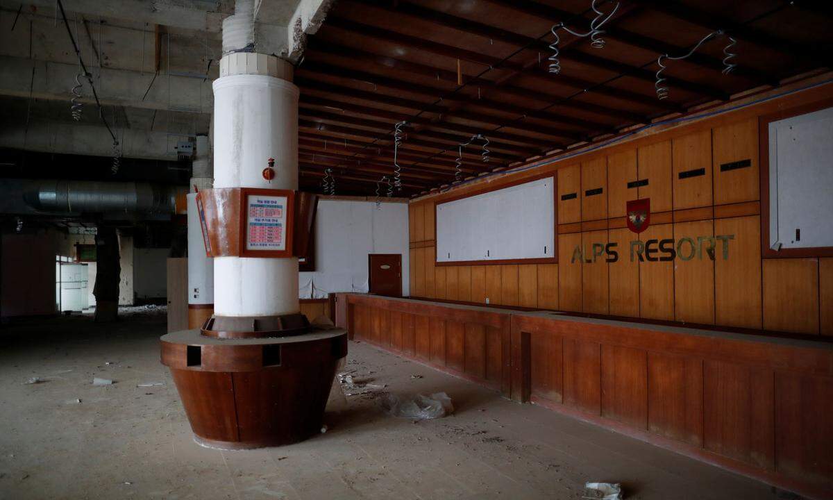 Das Grenzgebiet wurde nach dem drei Jahre dauernden Koreakrieg im Jahre 1953 eingerichtet. Das tote Skigebiet hielt sich länger.