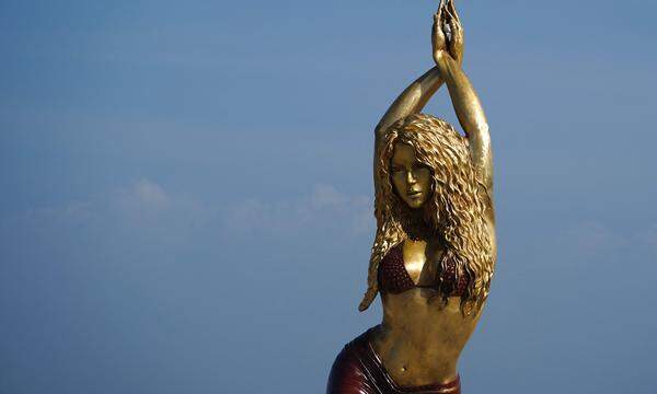 Shakira in Bronze und sechseinhalb Meter hoch. 