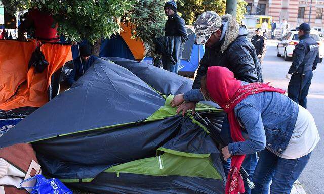 Die Zelte in Sarajewo sind verschwunden, die Migranten jedoch gelieben.