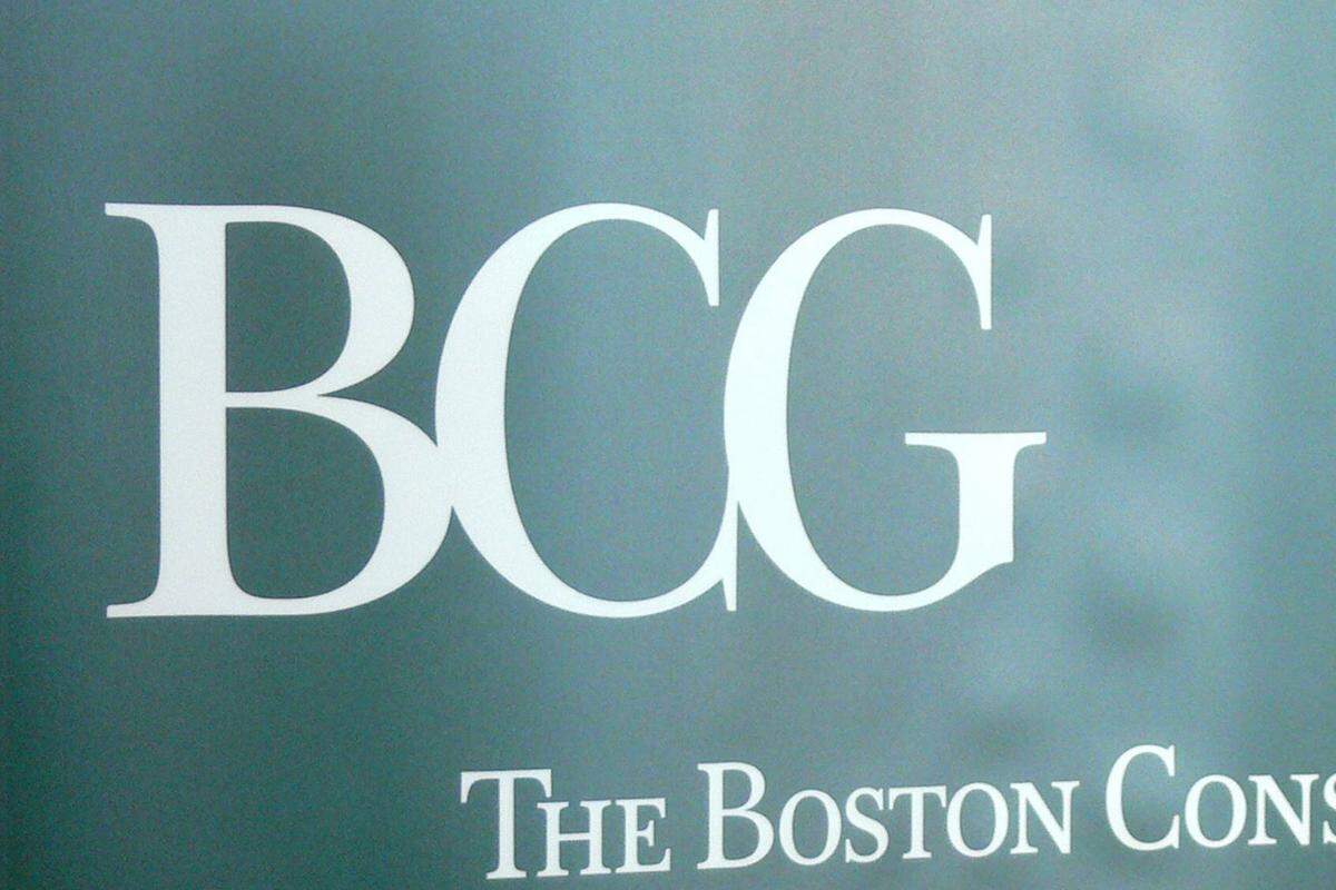 In Wien eröffnete der weltweit tätige Konzern im Früjahr 1997 sein Büro. Neben den Geschäftsaktivitäten ist es das erklärte Ziel von BCG auch die talentiertesten Köpfe Österreichs als Mitarbeiter anzuwerben. Schwerpunkt der Kundenarbeit liegt im Bereich Financial Services, Industrie, Energie und Konsumgüter.