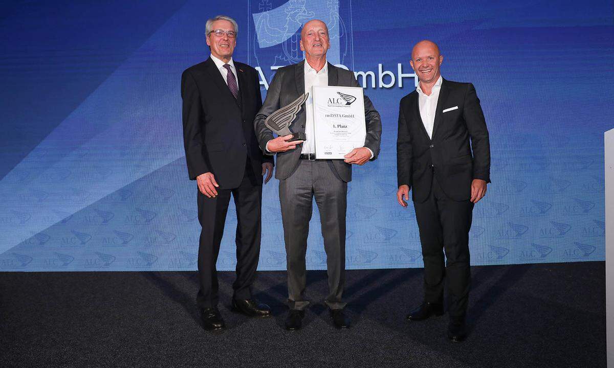 Auszeichnung 1. Platz Kleinbetriebe National für die rmData GmbH (v.l.): WK Burgenland-Vizepräsident Paul Kraill mit rmData-Gründer Richard Malits und KSV1870-Vertriebsleiter Michael Pavlik.