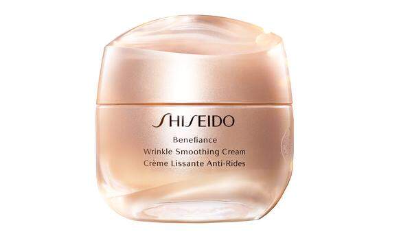 Dank neuesten Erkenntnissen aus der Neurowissenschaft soll die „Benefiance Wrinkle Smoo thing Cream" von ­Shiseido die Haut innerhalb von zwei Wochen jünger, geschmeidiger und praller aus­sehen lassen. 50 ml, 90 Euro.