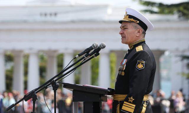 Ein Bild vom 13. Mai 2023: Viktor Sokolow bei einer Zeremonie zum 240. Jubiläum der Schwarzmeerflotte.