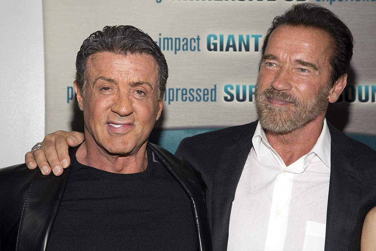 Apropos Schwarzenegger: In den 80ern waren Arnold und Sylvester noch bittere Rivalen an den Kinokassen. Dies äußerte sich auch in den Filmen, in denen Stallone Schwarzenegger (in "Demolition Man") und vice versa ("Last Action Hero") in kurzen ironischen Momenten verschmähte. Nachdem Arnie zum "Gouvernator" wurde, verbesserte sich ihr Verhältnis und sie bezeichnen sich heute als "beste Freunde".