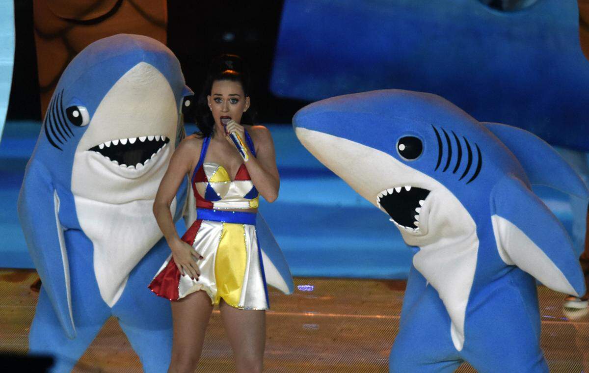 Feuerwerk, tanzende Haie und ein riesiger Löwe: Katy Perry hat nicht zu viel versprochen.