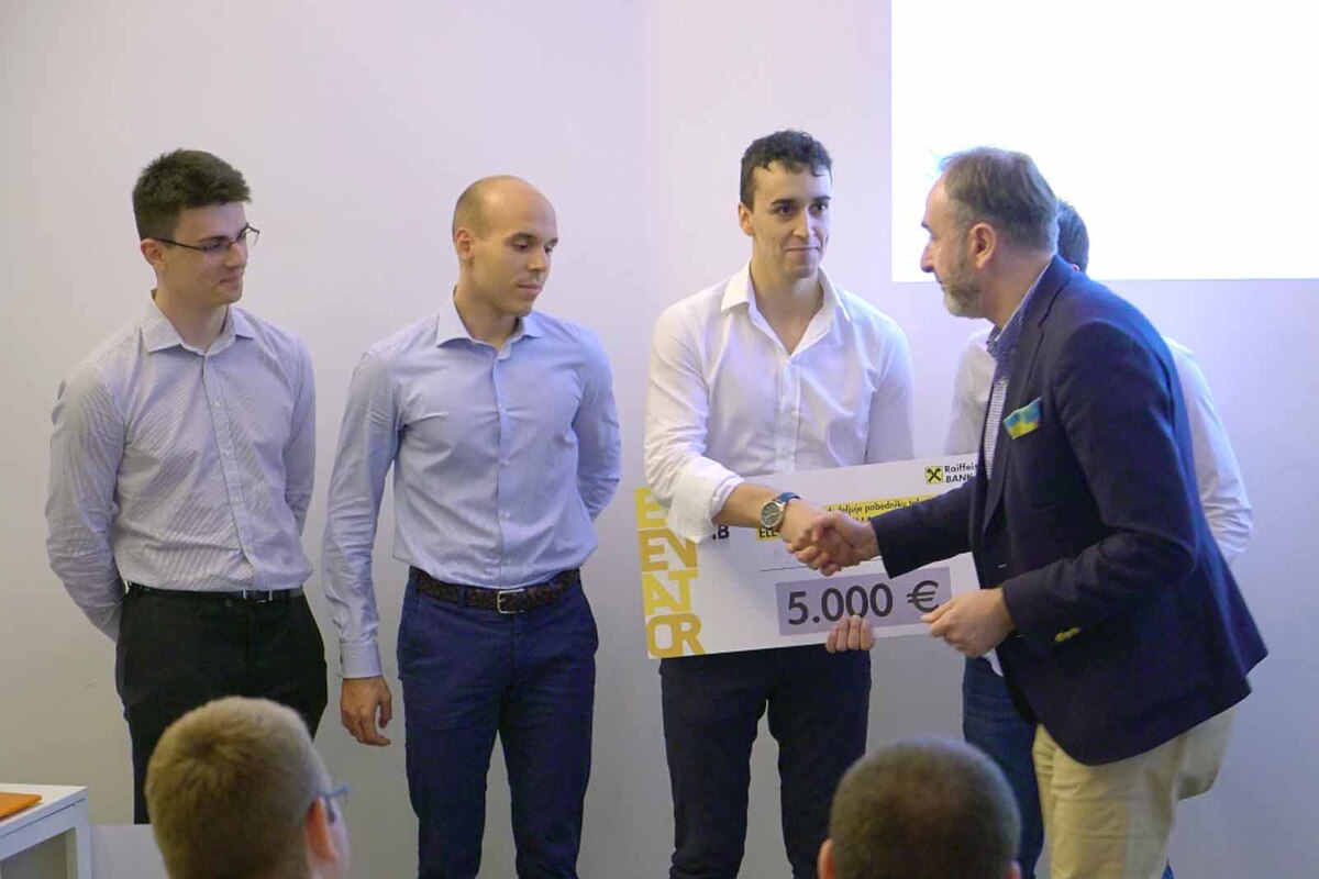 Die Raiffeisen Bank International (RBI) zeichnete mit der Elevator Lab Challenge Start-ups in Albanien, Weißrussland, Bulgarien, dem Kosovo, Rumänien, Russland, Serbien und der Slowakei aus. Symmetric (Albanien) sind im Bereich Open Banking tätig. Sie unterstützen u.a. technische Lösungen für QR-Code-Zahlungen.