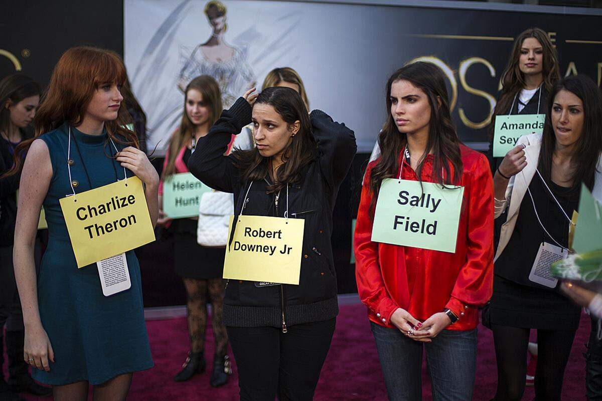 Die Stand-Ins haben ihren Job getan, gut eine Stunde vor Beginn der Oscar-Verleihung 2013 trafen die ersten Stars am roten Teppich ein. Sehr pünktlich war ...