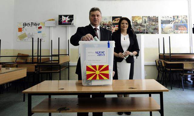 Mazedoniens Präsident Gjorge Ivanov bei der Stimmabgabe