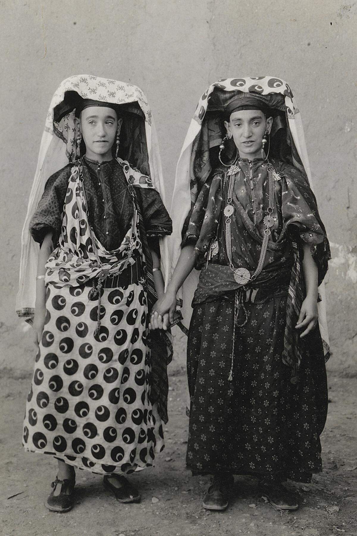 Citroën-Haardt Expedition Zentral-Afrika: Zwei Frauen in Colomb-Béchar, Algerien, 1924 (c) National Geographic Image Collection