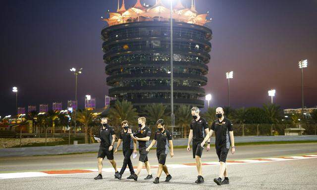 2020 Sakhir GP BAHRAIN INTERNATIONAL CIRCUIT, BAHRAIN - DECEMBER 03: Pietro Fittipaldi, Haas F1 walks the track during
