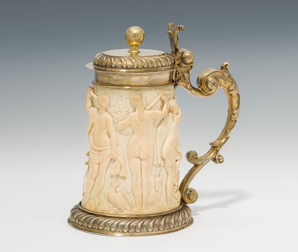 Vermeil-Elfenbein-Humpen „Allegorie der fünf Sinne“, Augsburg, 17. Jh., Schätzpreis: 35.000 bis 70.000 Euro