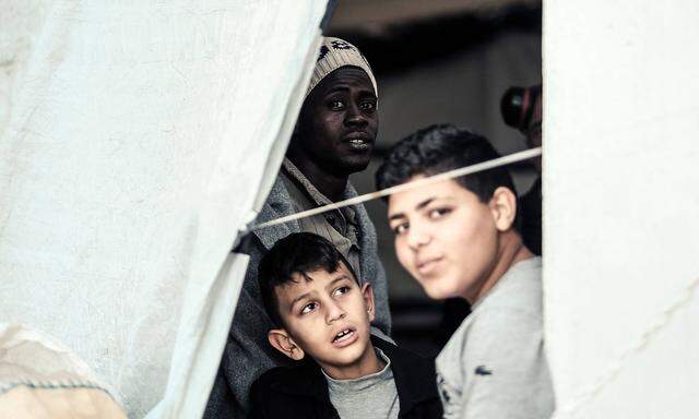 Unterwegs mit der Sea Watch 3 Location Mittelmeer Fahrt mit 254 Fluechtlingen nach Italien Trapa