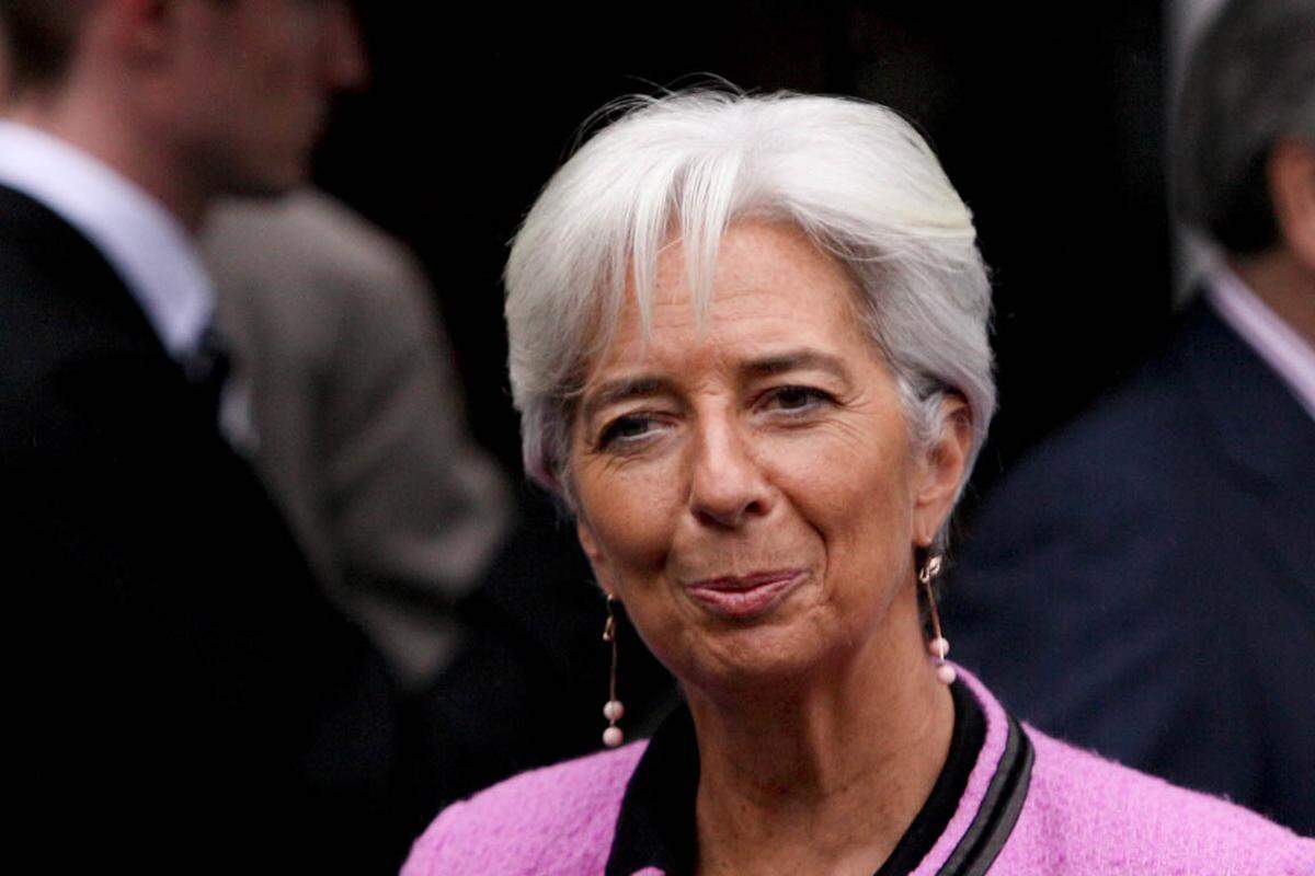 Innenpolitisch setzte Lagarde eine Abschwächung der von den Sozialisten eingeführten 35-Stunden-Woche durch.