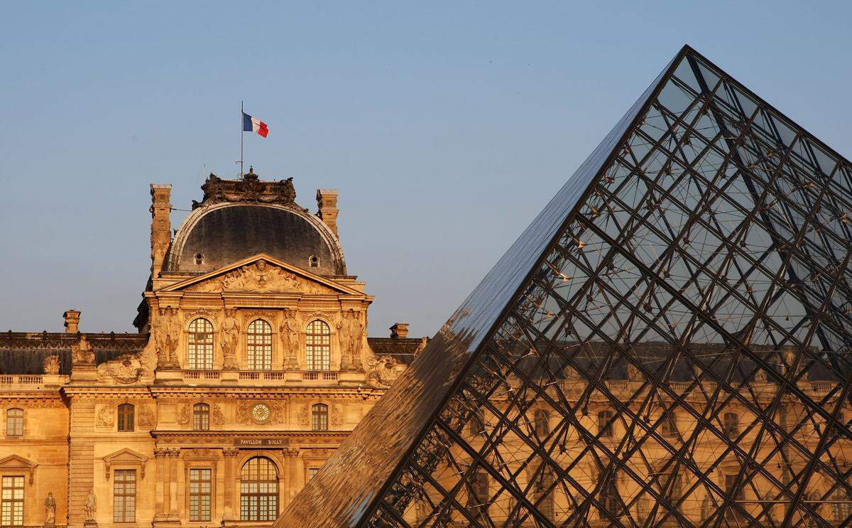 Alle wollen die Mona Lisa sehen. Auch das wird wohl ein Grund sein, warum das Museum in Paris auf Platz zwei zu finden ist. Aber auch die über 38.000 anderen Kunstwerke sind einen Besuch wert.