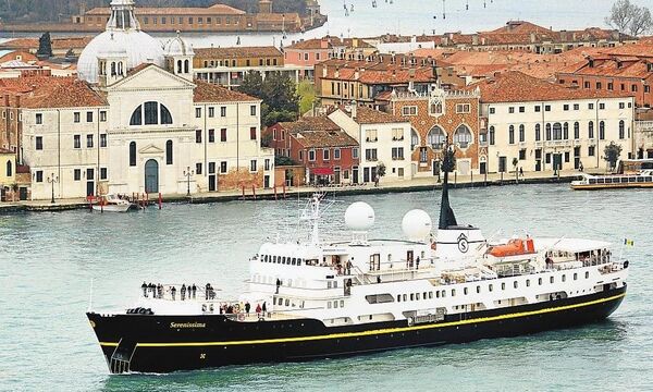 Die 87 Meter lange MS Serenissima kann nach ihrer Renovierung mit ihren 109 First-Class-Passagieren auch kleine und seichte Häfen ansteuern.